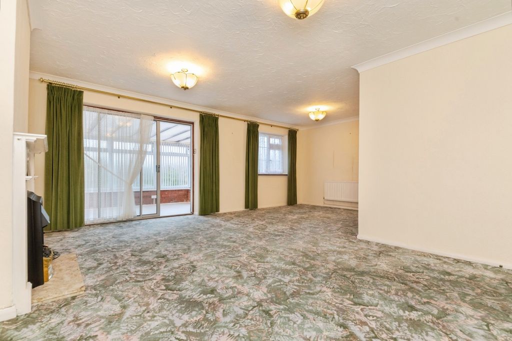 Property photo 2 of 16 Living Room