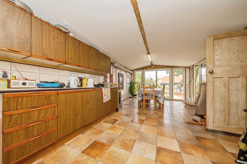 Property photo 3 of 19