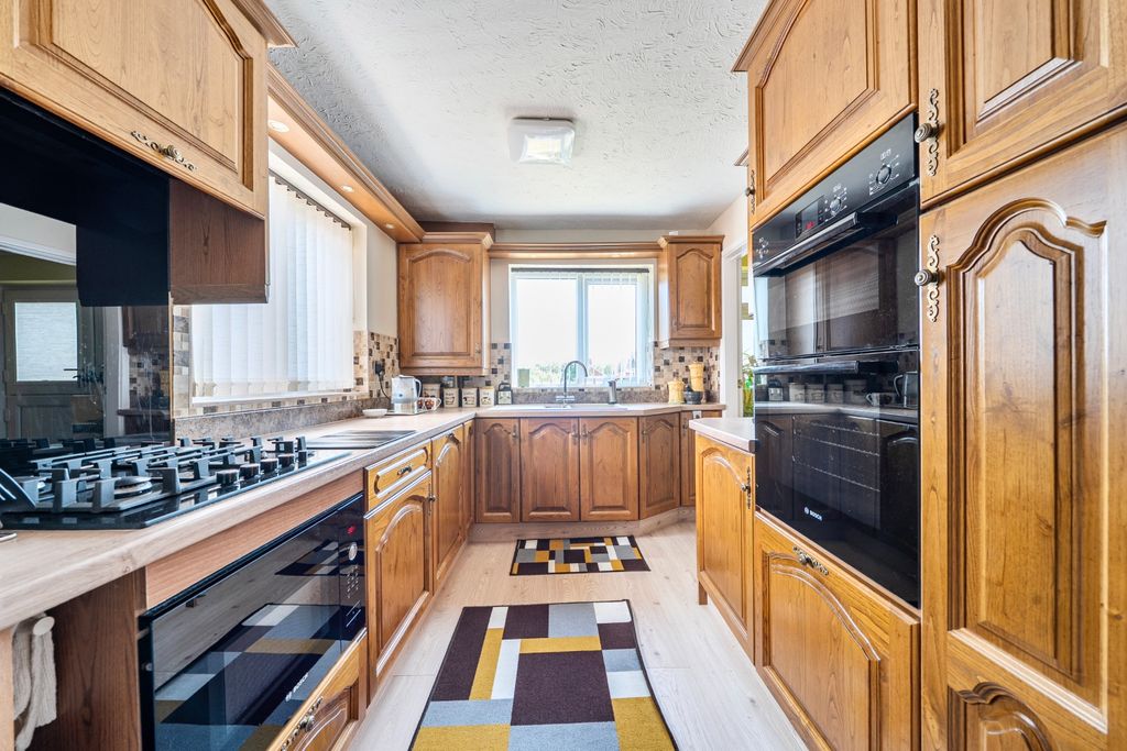 Property photo 2 of 20 5558032