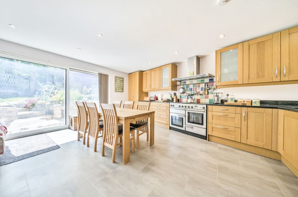 Property photo 2 of 24 24-681Dee84A06Fe-...