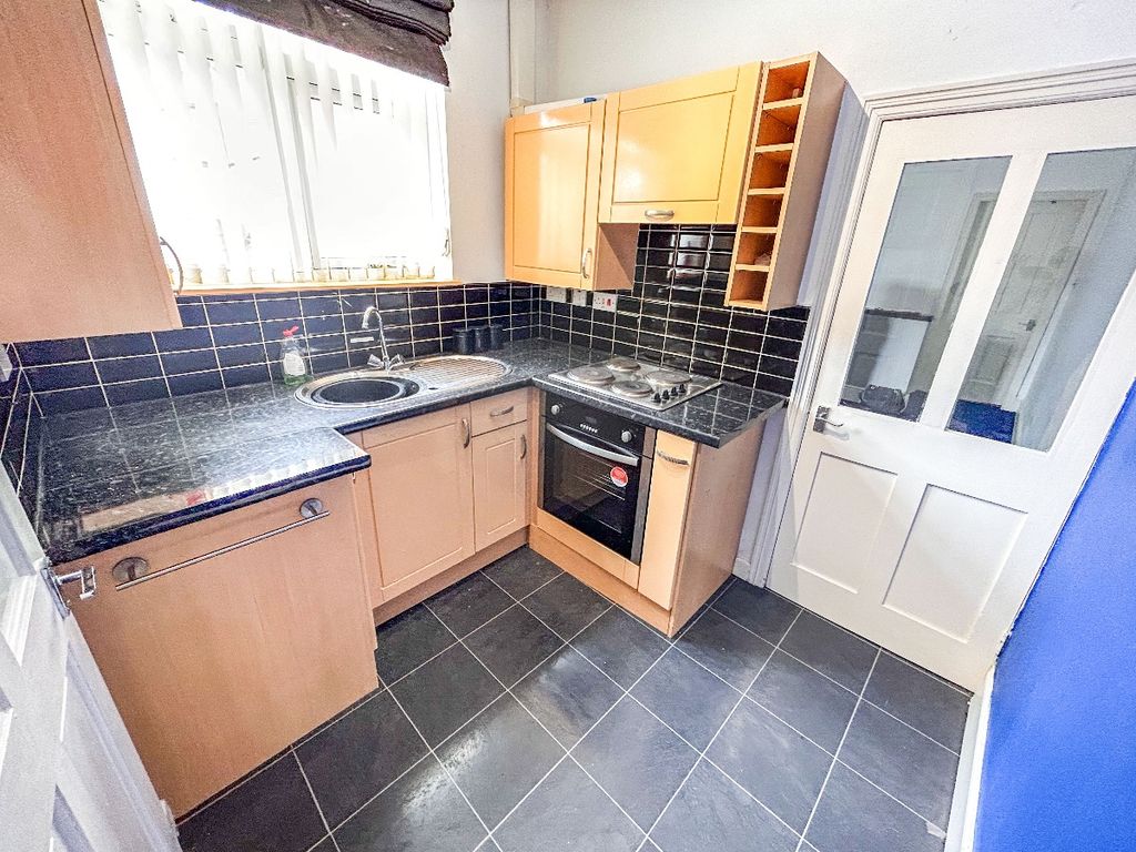 Property photo 1 of 9 Kitchen