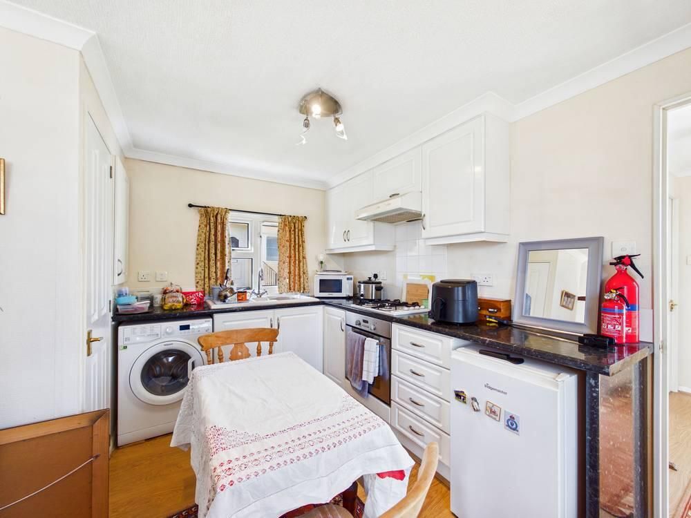 Property photo 3 of 8 Kitchen