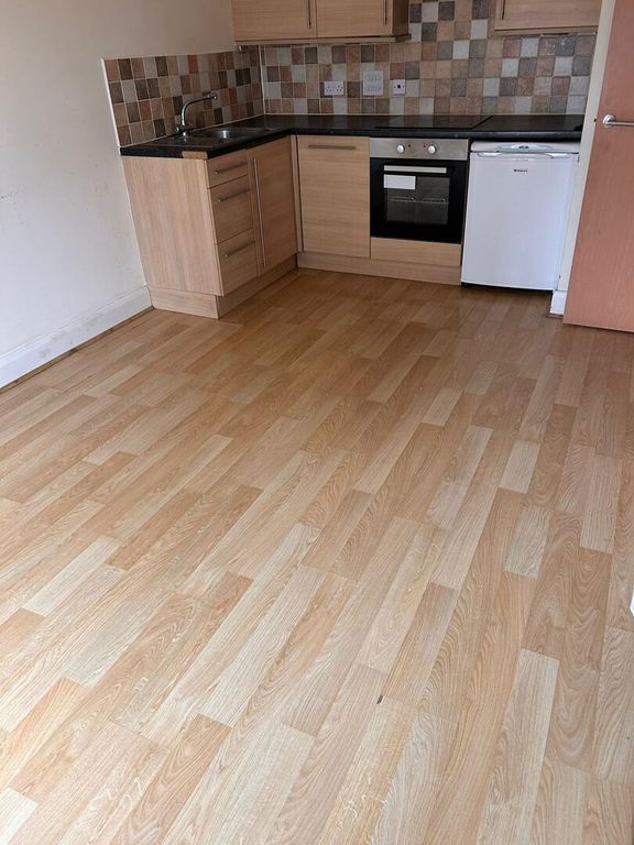 Property photo 2 of 10 Kitchen