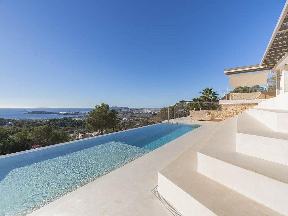 Property photo 3 of 32