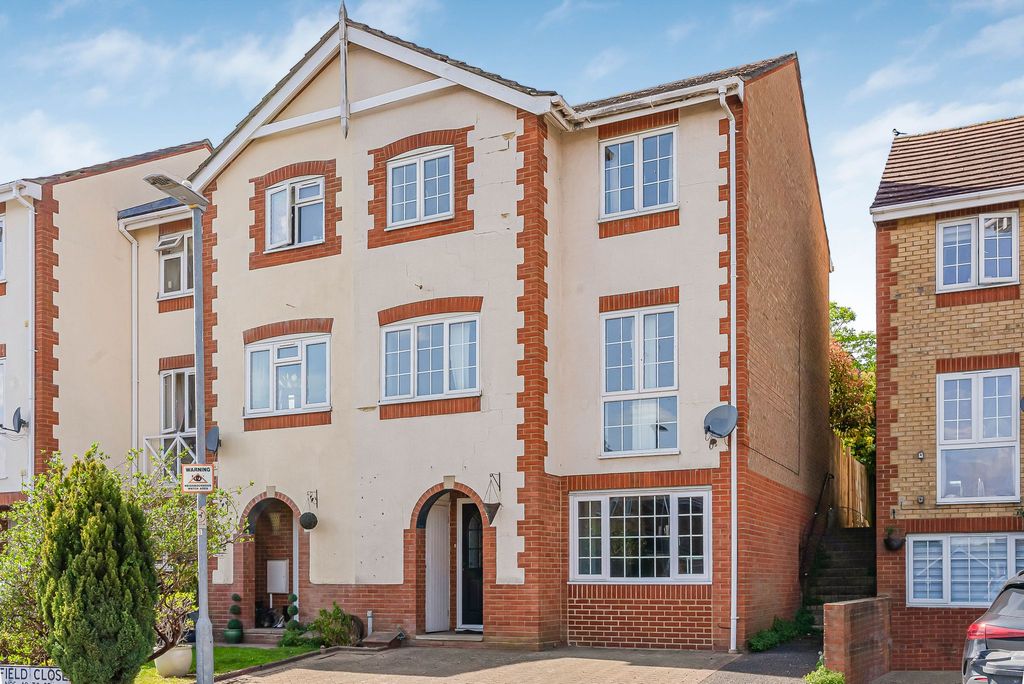 Property photo 1 of 17 Photograph 3