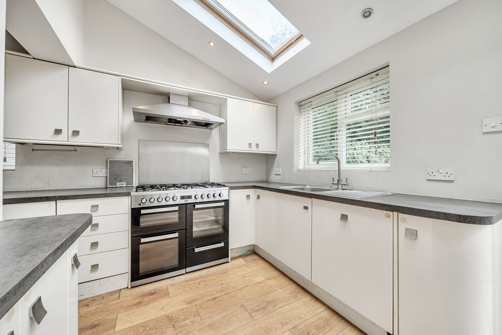 Property photo 3 of 17 Kitchen