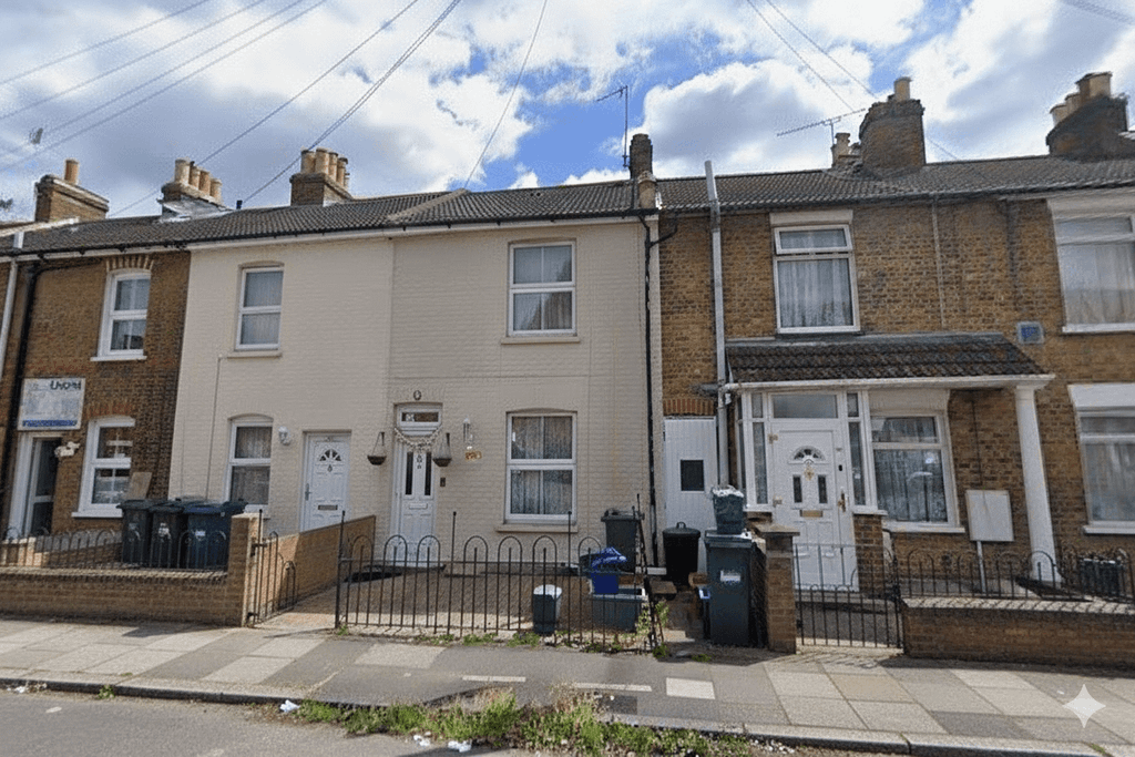 Property photo 1 of 7 2 Bed Terraced House For Sale Orchard Road, Hounslow Tw4