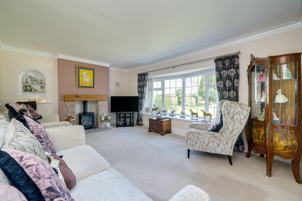 Property photo 2 of 29 Lounge