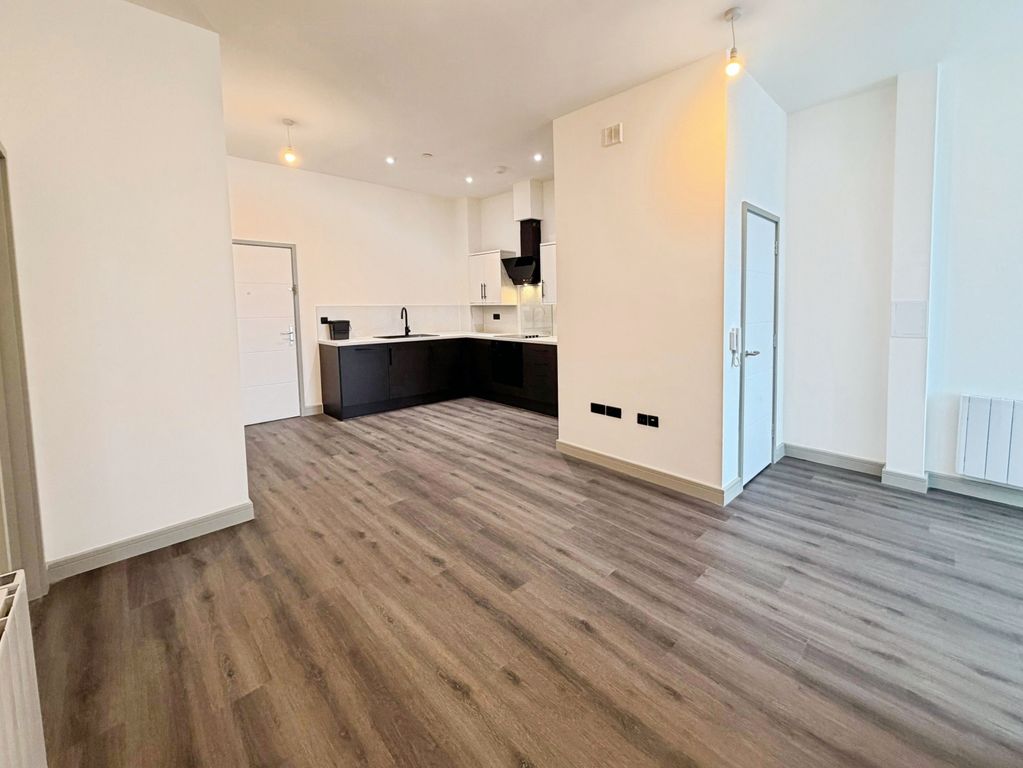 Property photo 3 of 23 Living Room