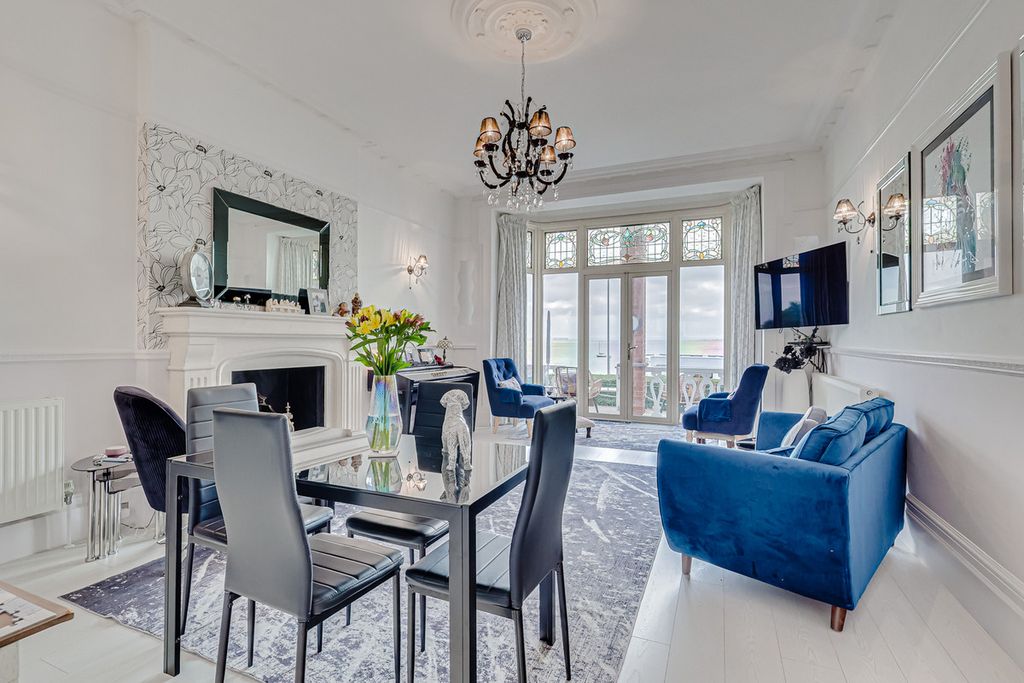 Property photo 3 of 32