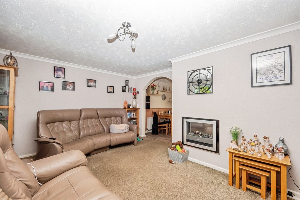 Property photo 3 of 18