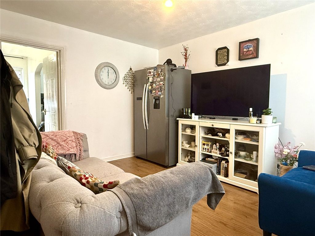 Property photo 3 of 13 Lounge