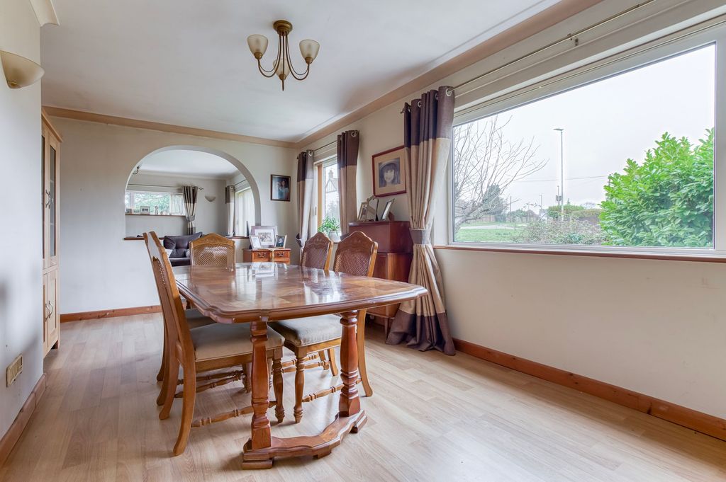 Property photo 3 of 23