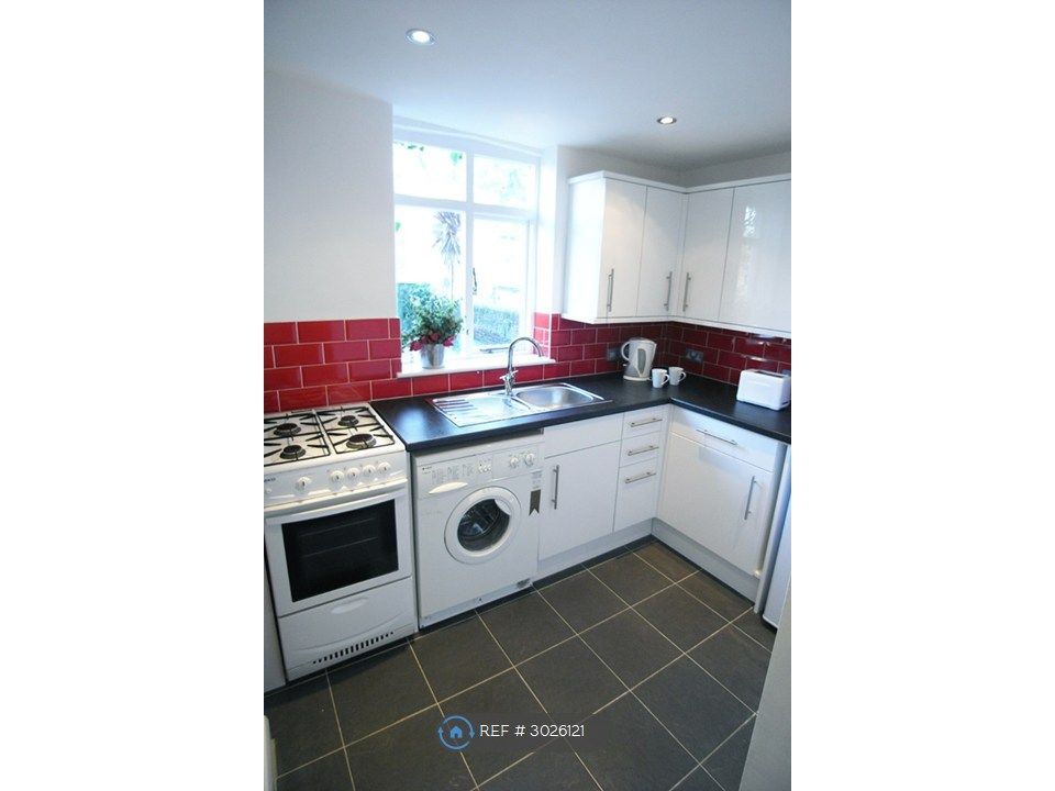 Property photo 3 of 5 Kitchen