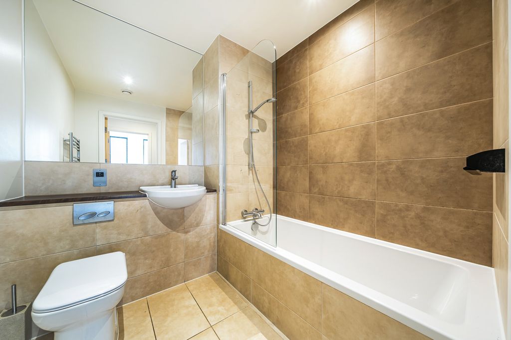 Property photo 3 of 17 1397263-12-695E64...