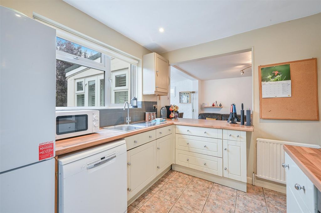 Property photo 3 of 31 Fairford Gardens, 9- (15).Jpg