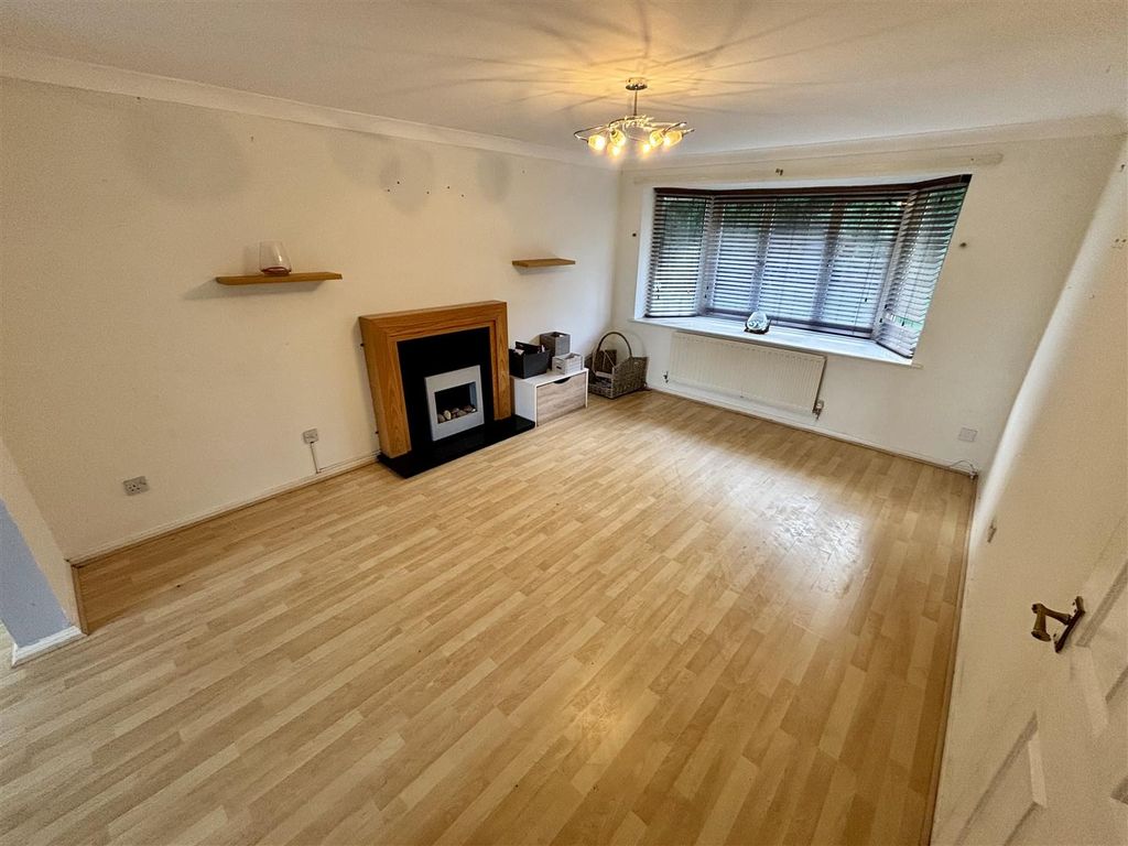 Property photo 3 of 19 Living Room