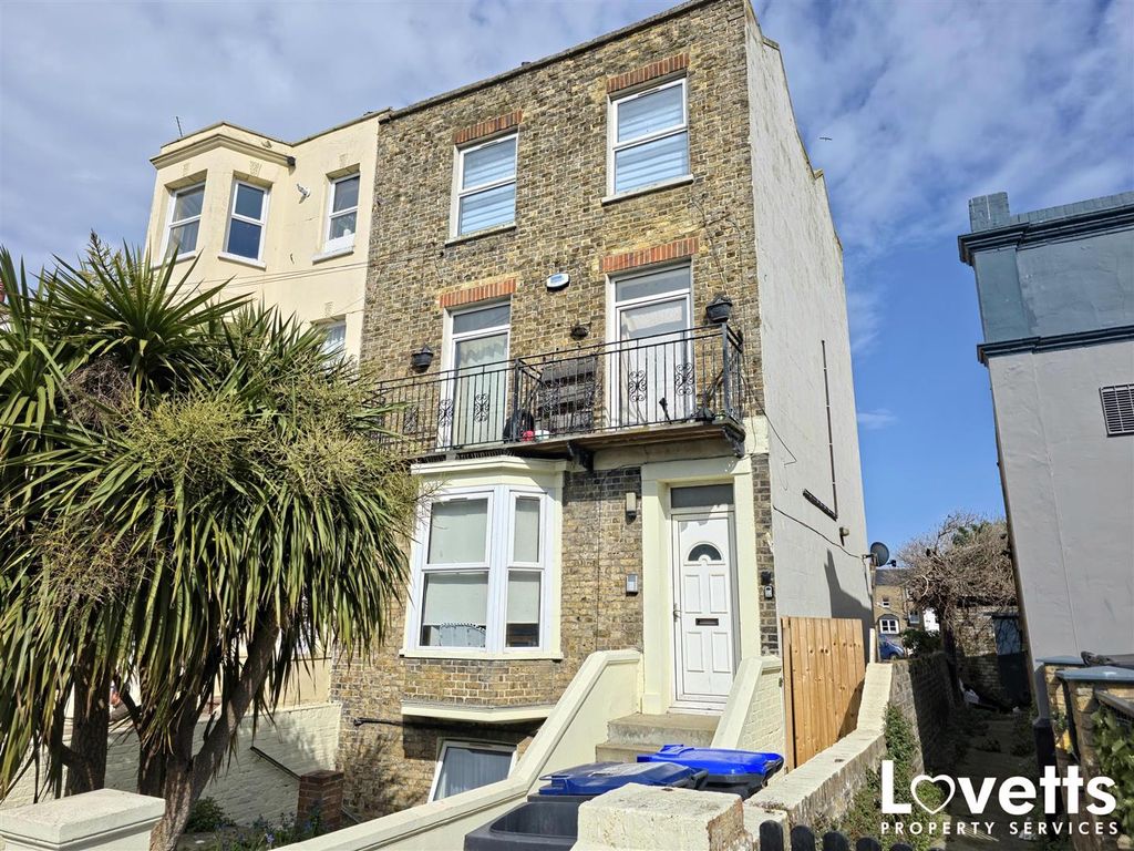 Property photo 1 of 6 External