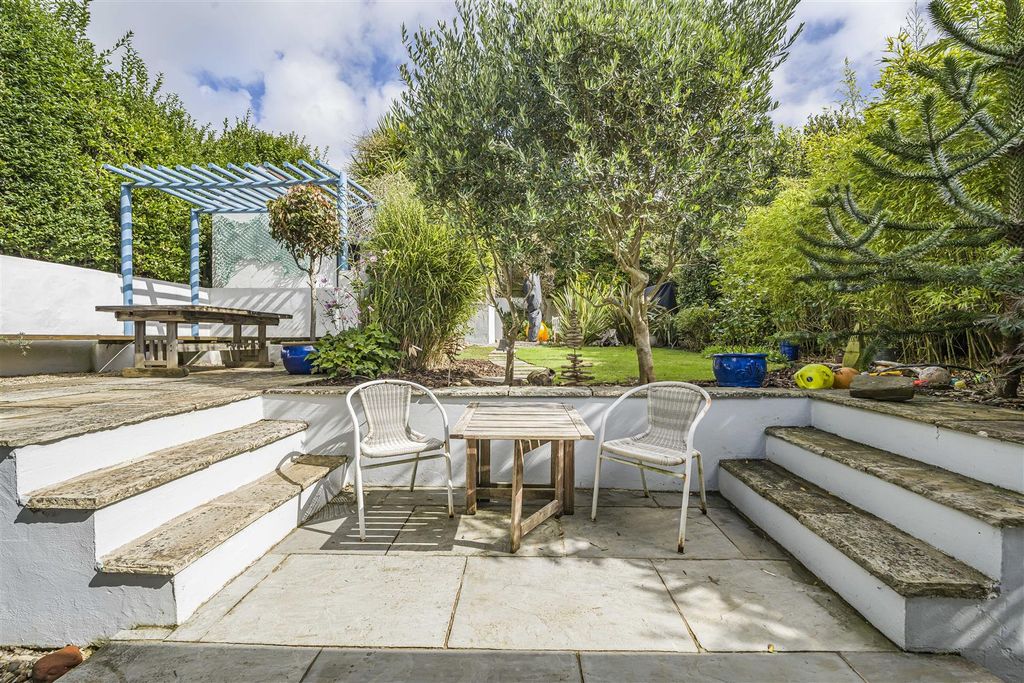 Property photo 3 of 28