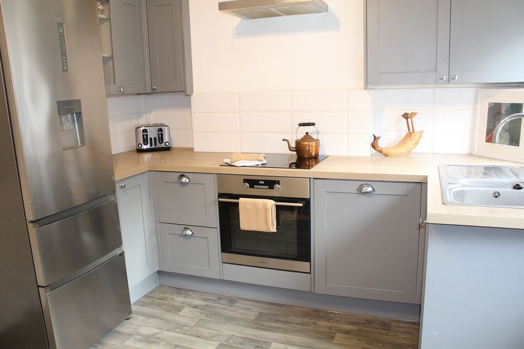 Property photo 3 of 19 Outside Picture 3