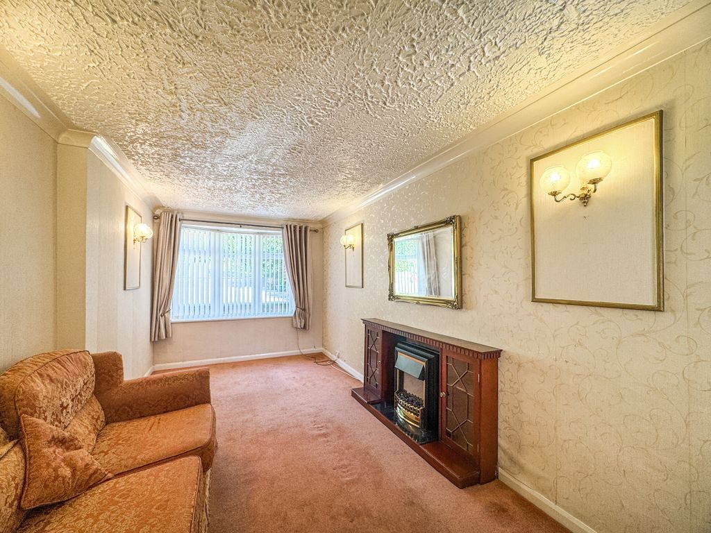 Property photo 3 of 12 Lounge