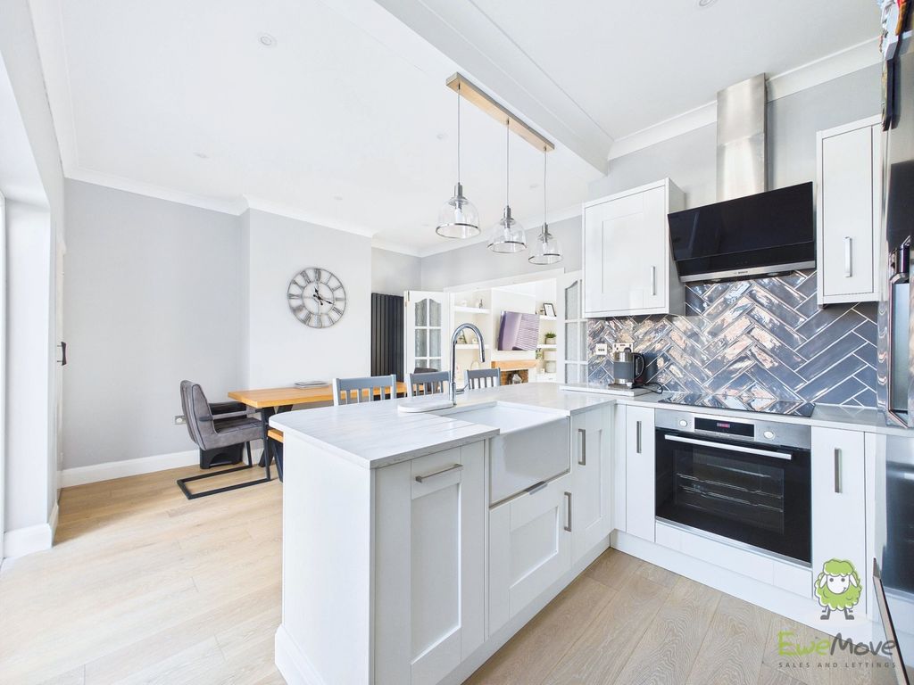 Property photo 2 of 23 Cam01543G0-Pr0175-Still017