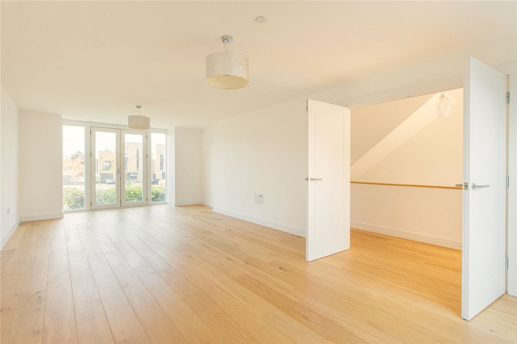Property photo 3 of 16 Dining Room