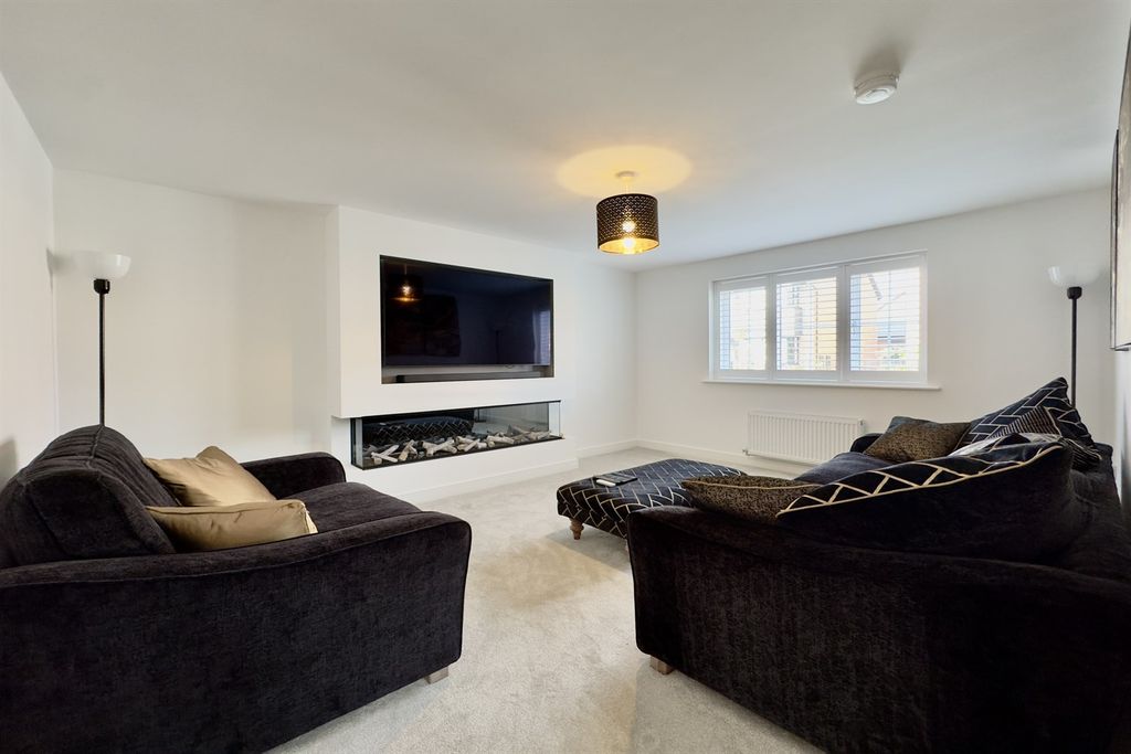 Property photo 2 of 17 Lounge