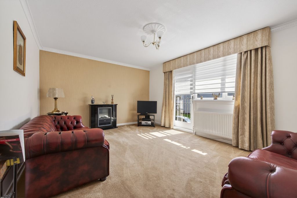 Property photo 2 of 25