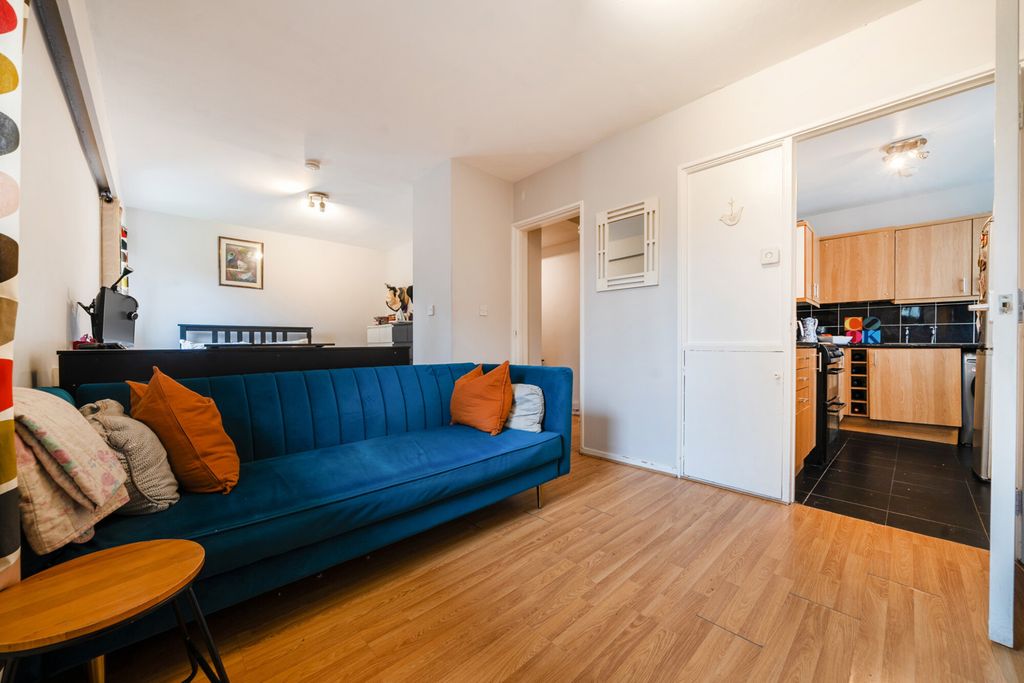 Property photo 2 of 12 1401228-8-6977674...