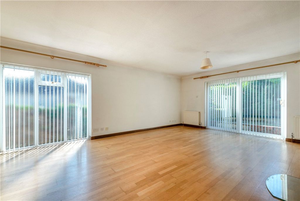 Property photo 3 of 13 Sitting Room