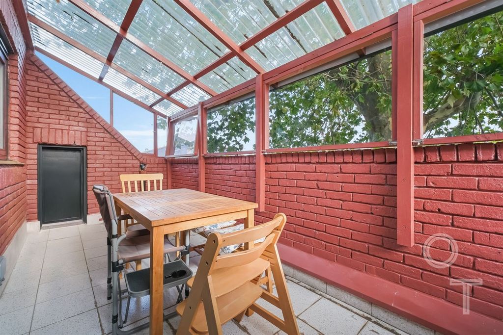 Property photo 3 of 12 Conservatory