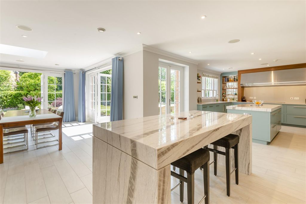 Property photo 2 of 22 8652436-Interior08.Jpg