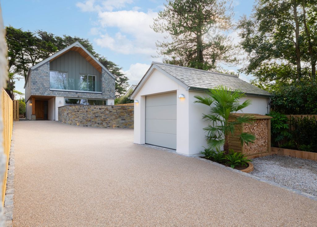 Property photo 2 of 28 Gallery