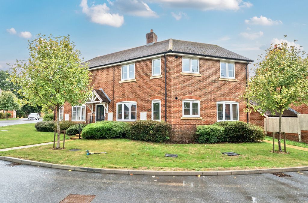 Property photo 1 of 9 1348565-10-68B812...
