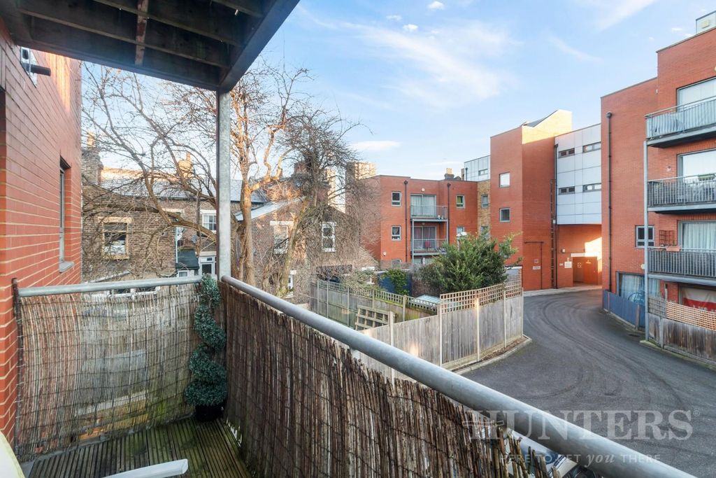 Property photo 2 of 12 Flat 51, 143 Broad Lane N15 4Qh-7.Jpg