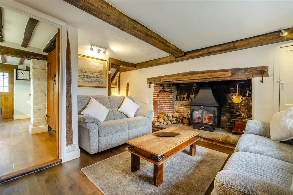 Property photo 3 of 21 8635388-Interior01.Jpg