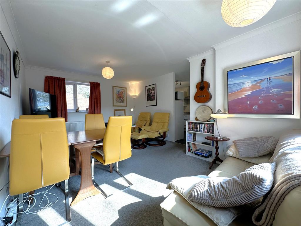 Property photo 2 of 10 Dual-Aspect Lounger/Diner 273