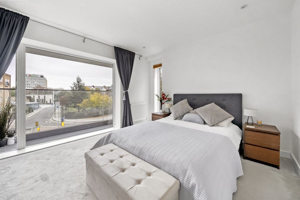 Property photo 2 of 23