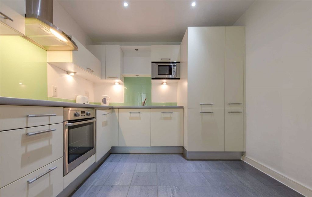 Property photo 2 of 11 Kitchen