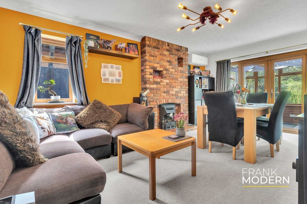 Property photo 3 of 70 Dining Room