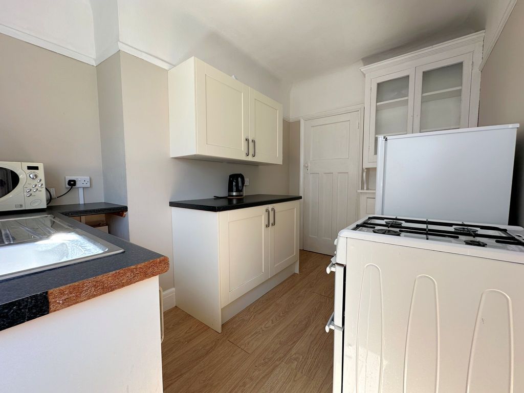 Property photo 3 of 19 Kitchen