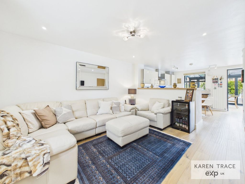 Property photo 2 of 28