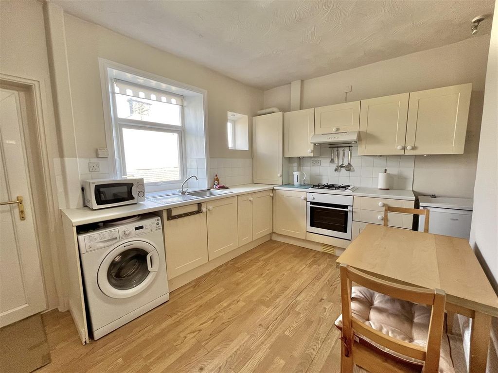 Property photo 3 of 10 Dining Kitchen