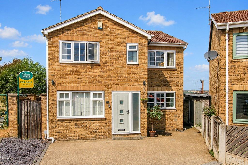 Property photo 2 of 23