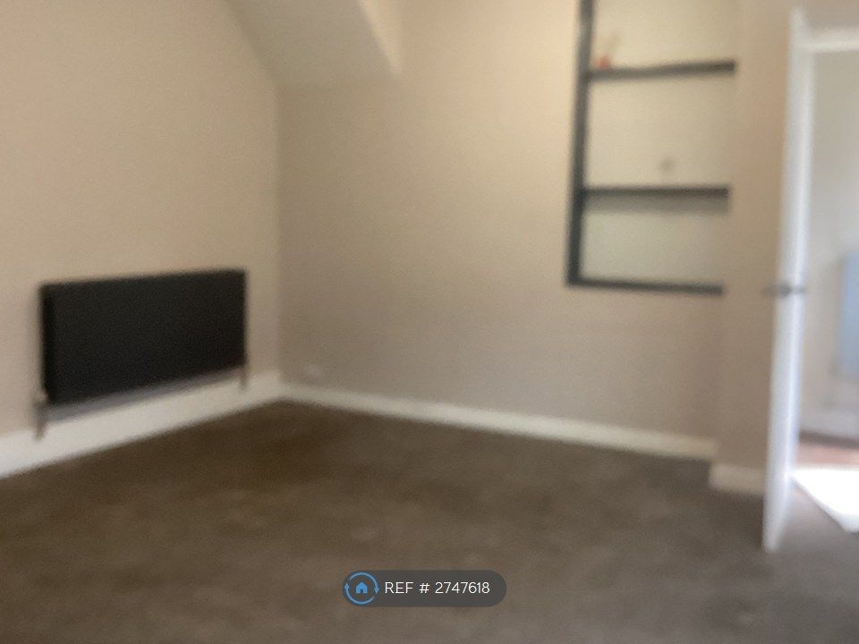 Property photo 3 of 11 Lounge