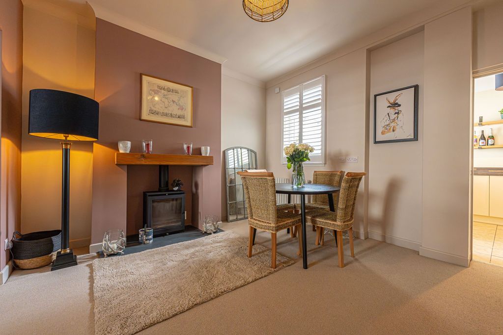 Property photo 3 of 28