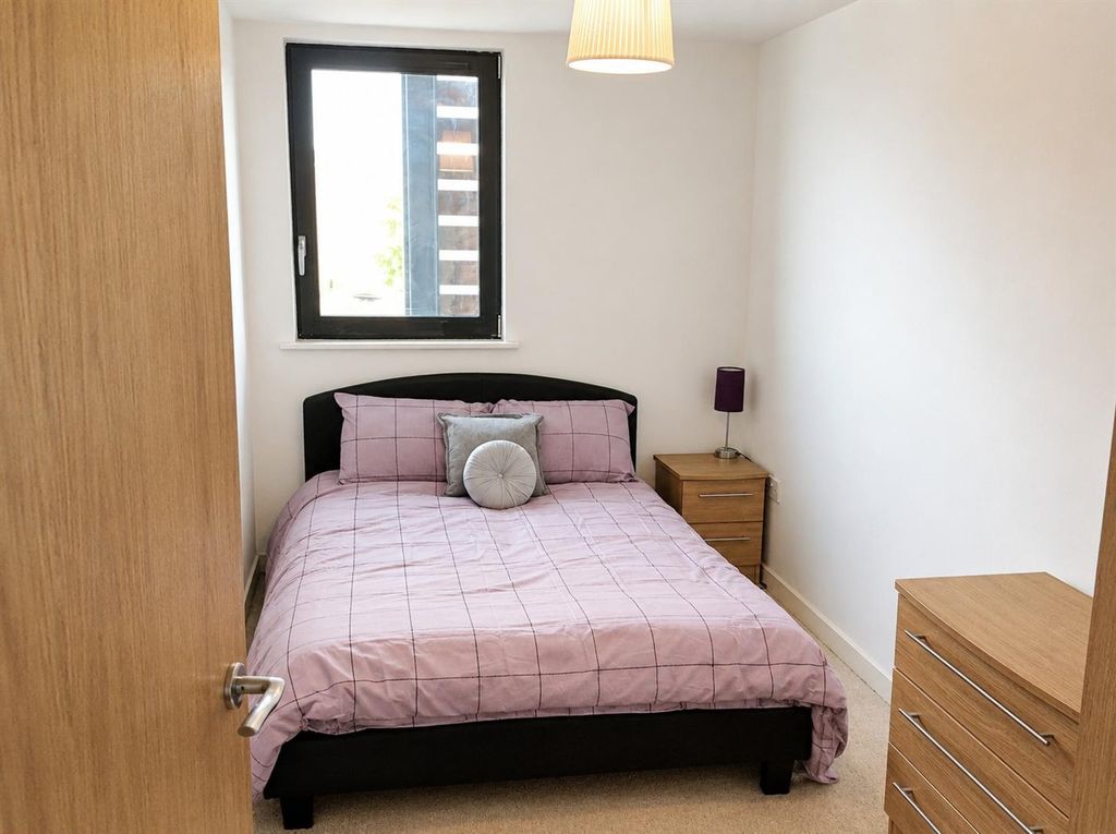 Property photo 1 of 5 Bed Two Cw.Jpg