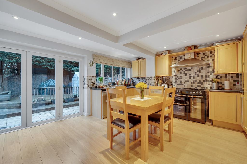 Property photo 2 of 19 Kitchen