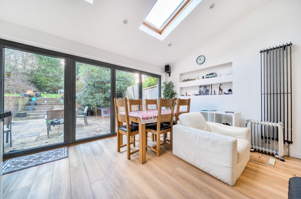 Property photo 3 of 15 1395106-4-694Bccf...